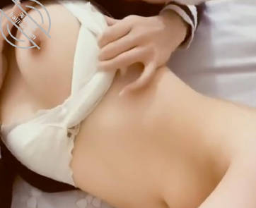 姐姐穿學院風齊逼小短裙加黑絲襪勾引我